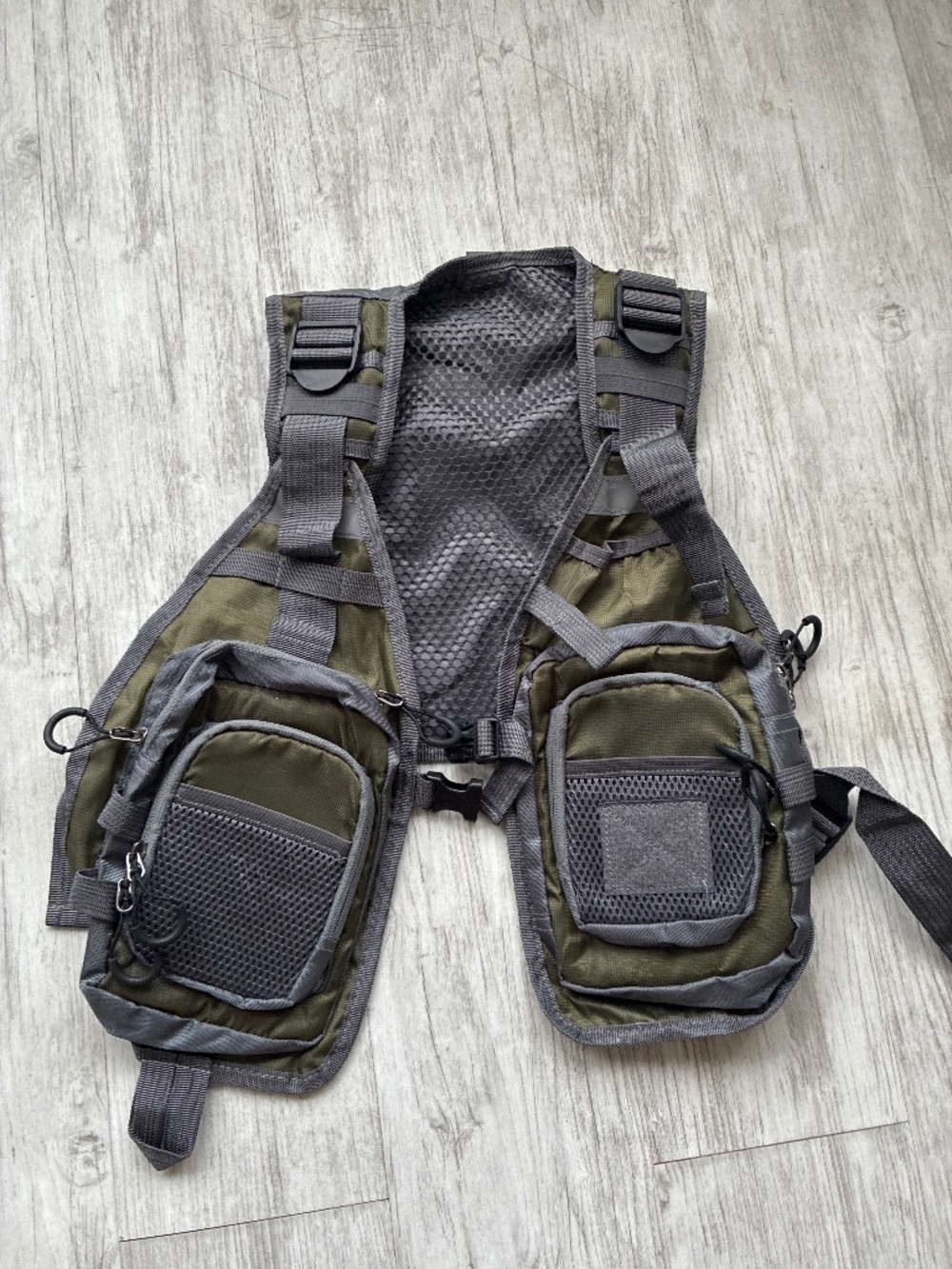Fishing vest